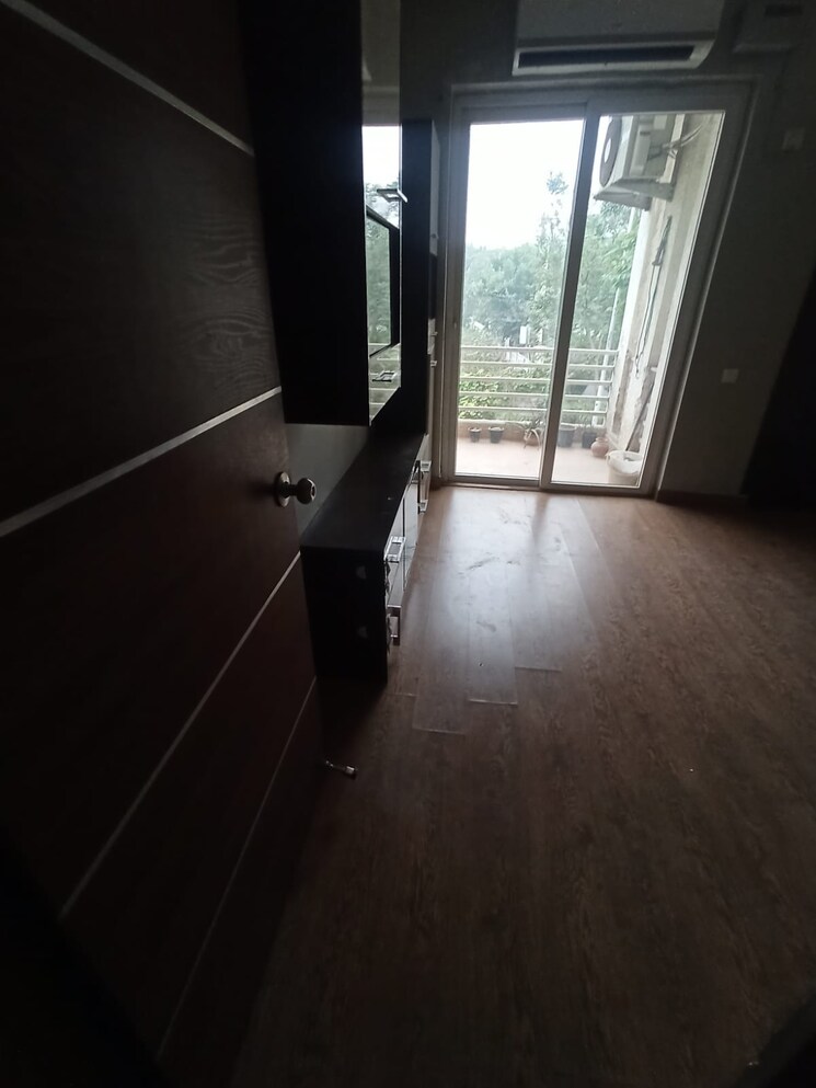 Room, dlf-alameda 3.5 Bedroom 350 Sq.Ft. Builder Floor In Sector 73 Gurgaon 8996271