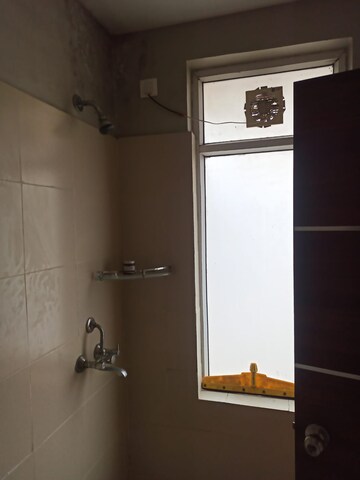 Furnished Amenities in 3.5 BHK Builder Floor at DLF Alameda, Sector 73 – for Rent