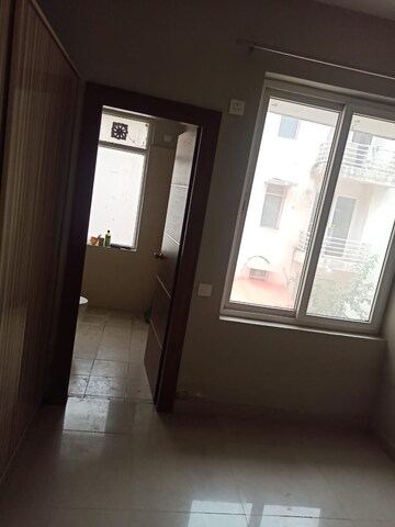 Room in 3.5 BHK Builder Floor at DLF Alameda, Sector 73 – for Rent
