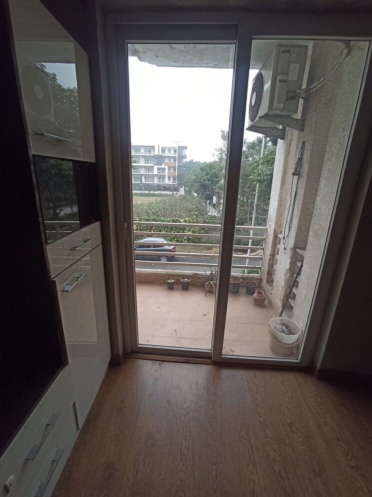 Balcony, dlf-alameda 3.5 Bedroom 350 Sq.Ft. Builder Floor In Sector 73 Gurgaon 8996271