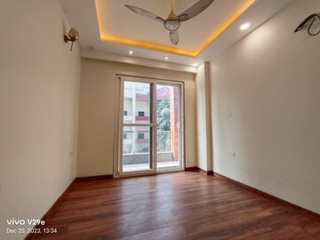 Room in 3.5 BHK Apartment at Emaar The Palm Drive-Palm Studios, Sector 66 – for Rent