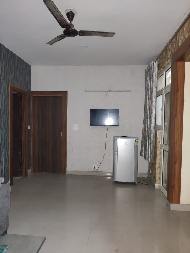 Room, happy-home-noida 2 Bedroom 1050 Sq.Ft. Builder Floor In Sector 73 Noida 8996291