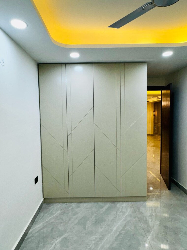 undefined, shri-krishna-apartments-noida 3 Bedroom 1350 Sq.Ft. Builder Floor In Sector 73 Noida 8996296