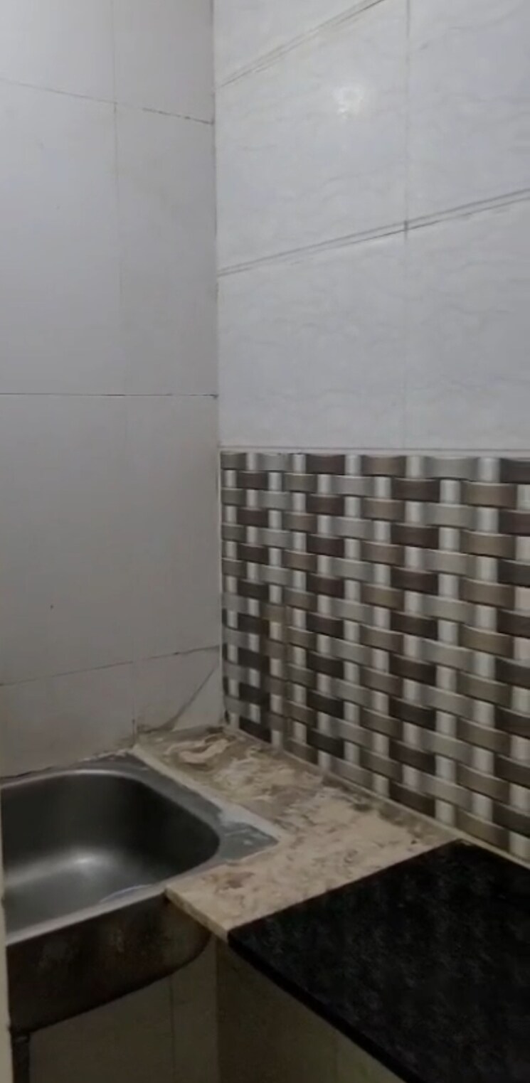 Bathroom, patel nagar 1 RK 300 Sq.Ft. Builder Floor In Patel Nagar Delhi 8996322