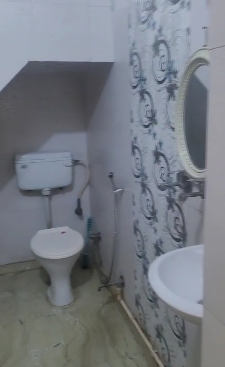 Bathroom, patel nagar 1 RK 300 Sq.Ft. Builder Floor In Patel Nagar Delhi 8996322
