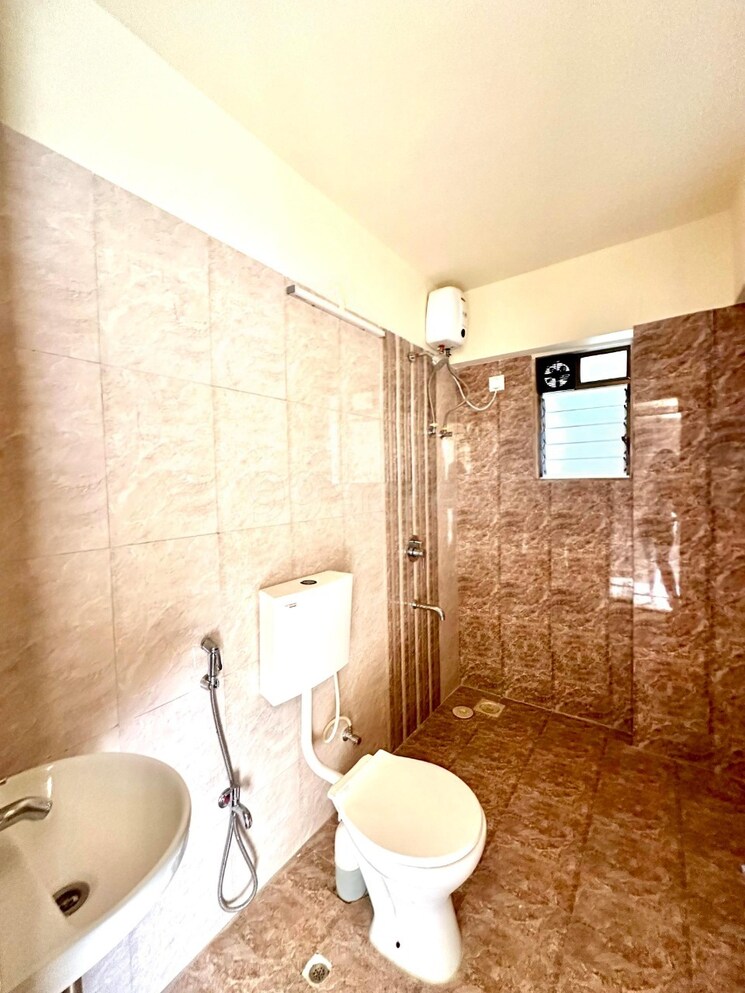 Bathroom, anmol-eleganzia-royale 3 Bedroom 1436 Sq.Ft. Apartment In Andheri West Mumbai 8996381