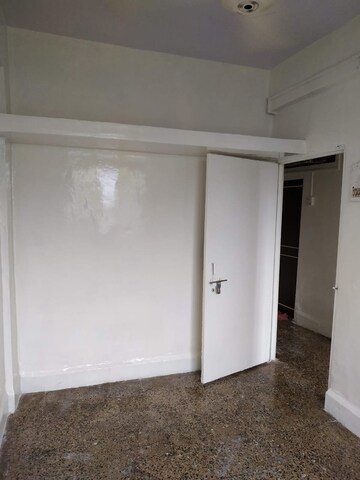 Room in 1 BHK Apartment at Venkatesh CHS, Dhankawadi – for Rent