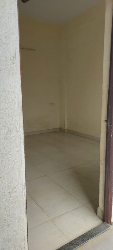 Room in 1 BHK Apartment at Gurudatta CHS, Dhankawadi – for Rent