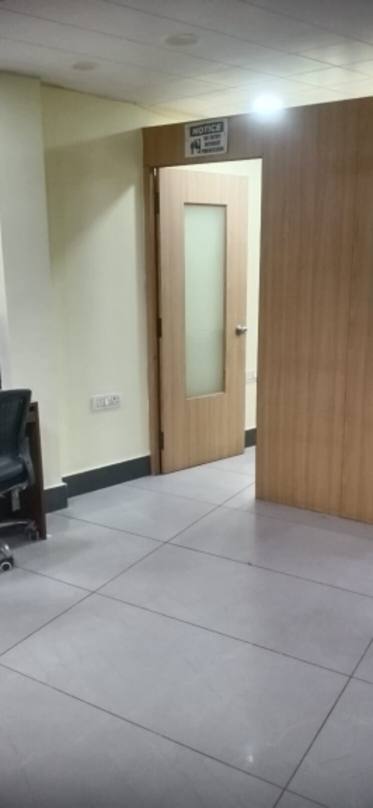 Room, laxmi nagar Commercial Office Space 536 Sq.Ft. In Laxmi Nagar Delhi 8996406