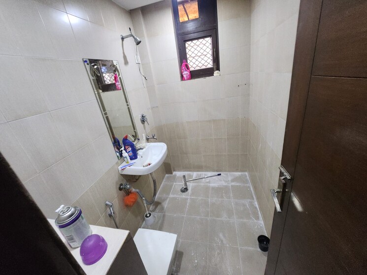 Bathroom, dwarka 1 Bedroom 50 Sq.Mt. Apartment In Dwarka Delhi 8996421
