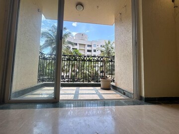 Room in 3 BHK Apartment at Versova – for Rent
