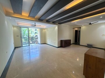 Room in 3 BHK Apartment at Versova – for Rent