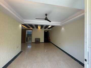 Room in 3 BHK Apartment at Versova – for Rent
