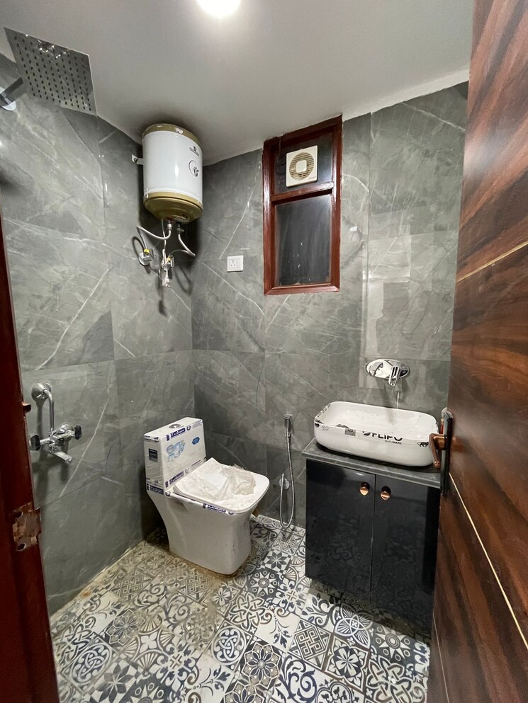 Bathroom, chattarpur 2 Bedroom 600 Sq.Ft. Builder Floor In Chattarpur Delhi 8996464