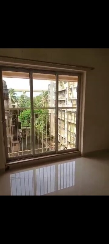 Room in 2 BHK Apartment at Avant Heritage, Jogeshwari East – for Rent