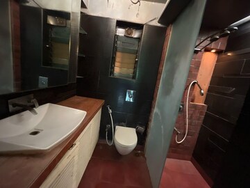 Team Area in 3 BHK Apartment at Versova View, Andheri West – for Rent