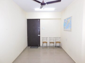 Room in 3 BHK Apartment at Group Seven Rushi Heights, Goregaon East – for Rent