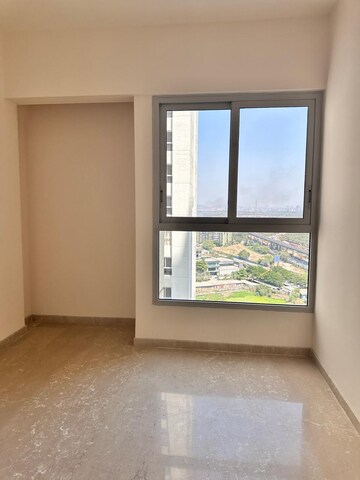 Room in 2 BHK Apartment at Piramal Vaikunth, Balkum Pada – for Rent