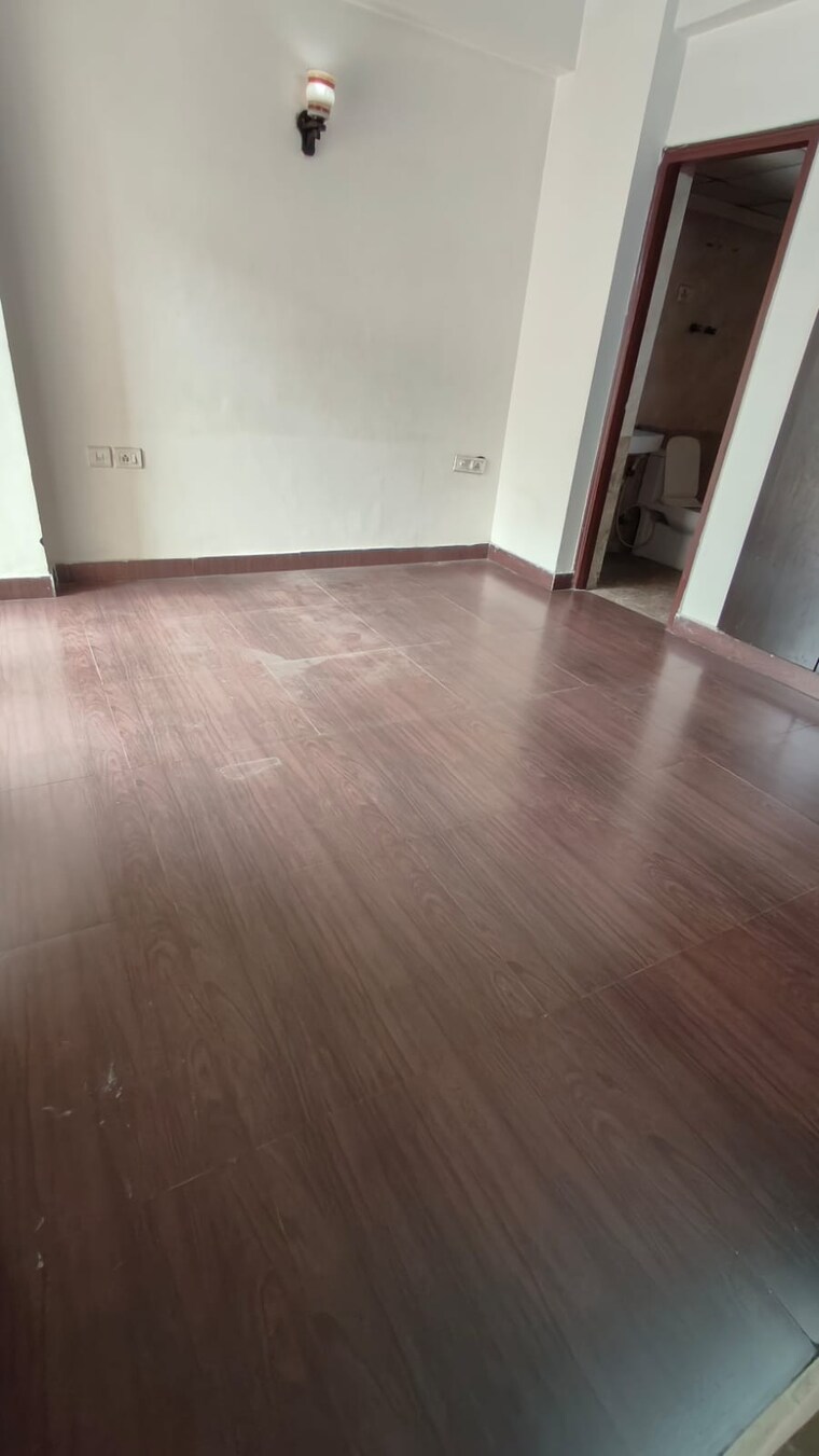 Room, aims-golf-city 3 Bedroom 1350 Sq.Ft. Apartment In Sector 75 Noida 8996548