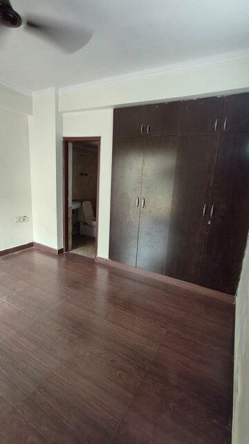 Room in 3 BHK Apartment at Aims Golf City, Sector 75 – for Sale