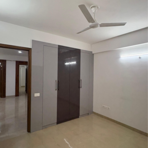 Room in 4 BHK Apartment at Shalimar Belvedere Court, Malesemau – for Sale