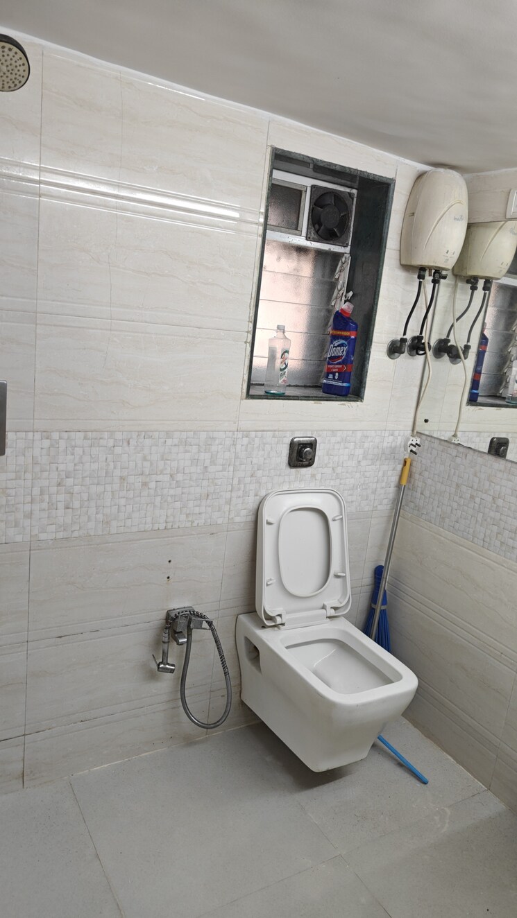 Bathroom, piramal-nagar-chs 1 Bedroom 400 Sq.Ft. Apartment In Goregaon West Mumbai 8996632