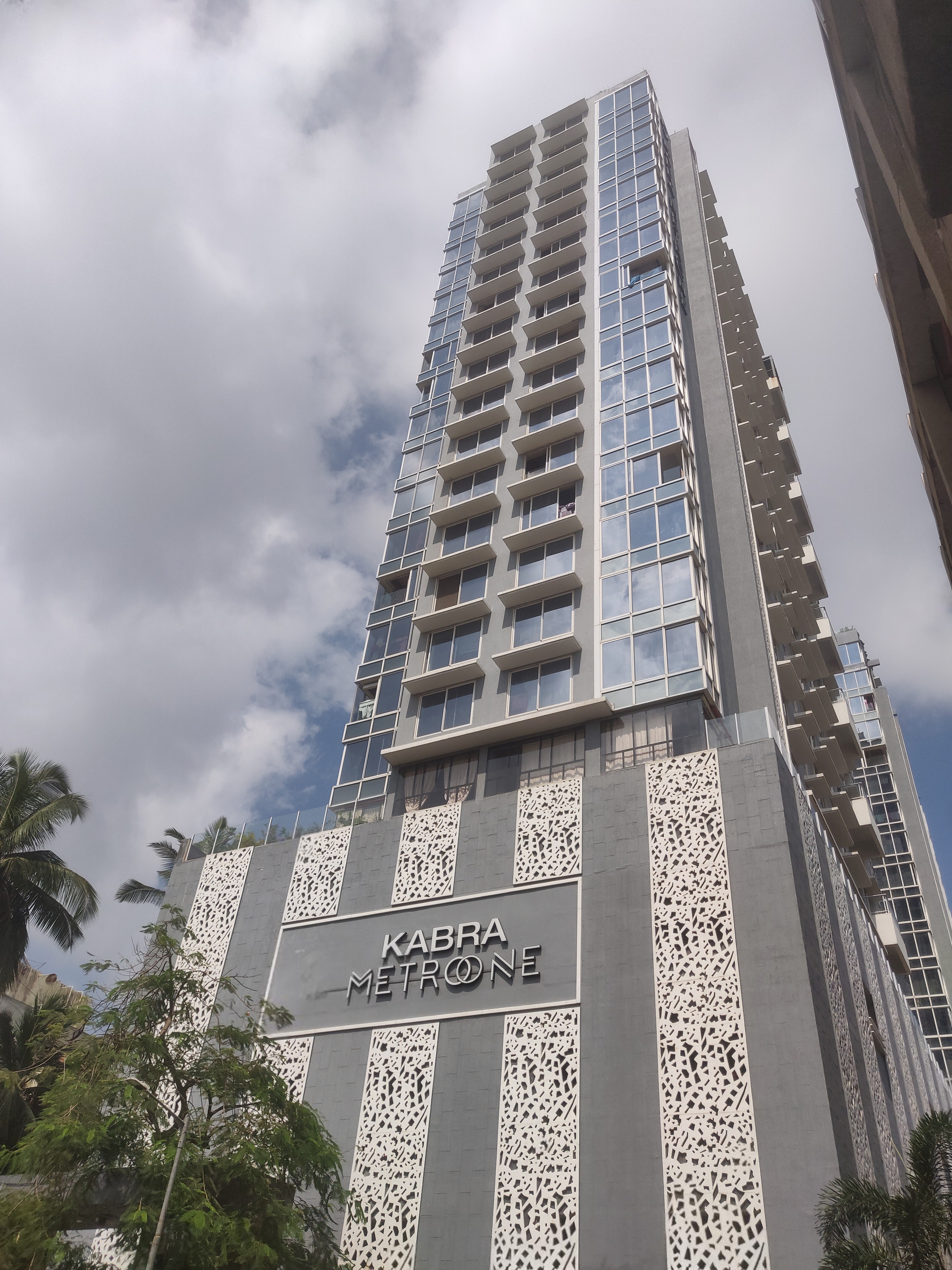 3 BHK + Servant Room Apartment For Rent in Kabra Metro One