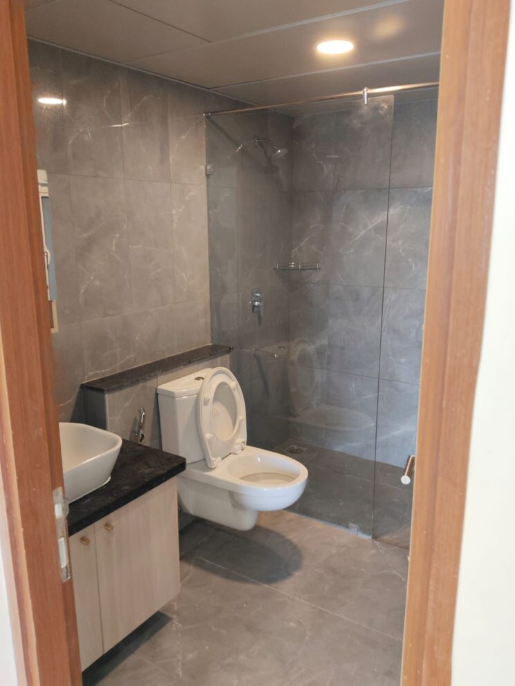 Bathroom, prestige-waterford 4 Bedroom 2555 Sq.Ft. Apartment In Whitefield Bangalore 8996643