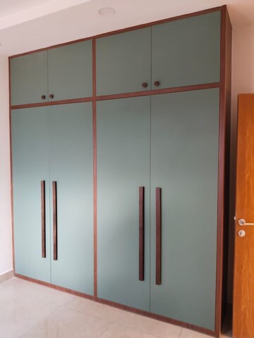 Furnished Amenities in 4 BHK Apartment at Prestige Waterford, Whitefield – for Rent
