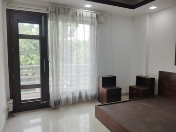 Room in 4 BHK Apartment at Boutique Residential Apartments E-3 6, Vasant Vihar – for Rent