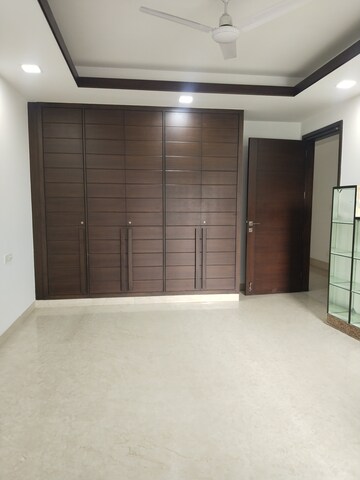 Room in 4 BHK Apartment at Boutique Residential Apartments E-3 6, Vasant Vihar – for Rent