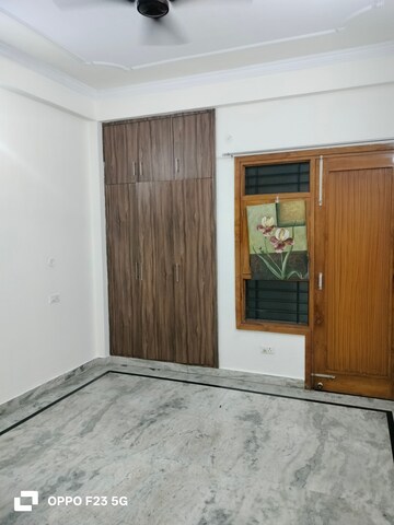 Room in 2 BHK Builder Floor at Gomti Nagar – for Rent