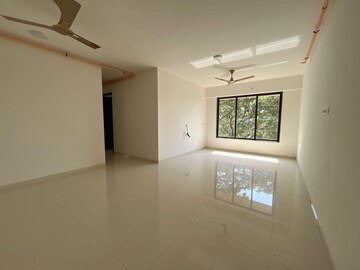 Room in 3 BHK Apartment at Versova – for Rent