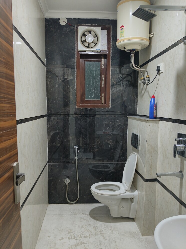 Bathroom, panchsheel vihar 2 Bedroom 900 Sq.Ft. Apartment In Panchsheel Vihar Delhi 8996758