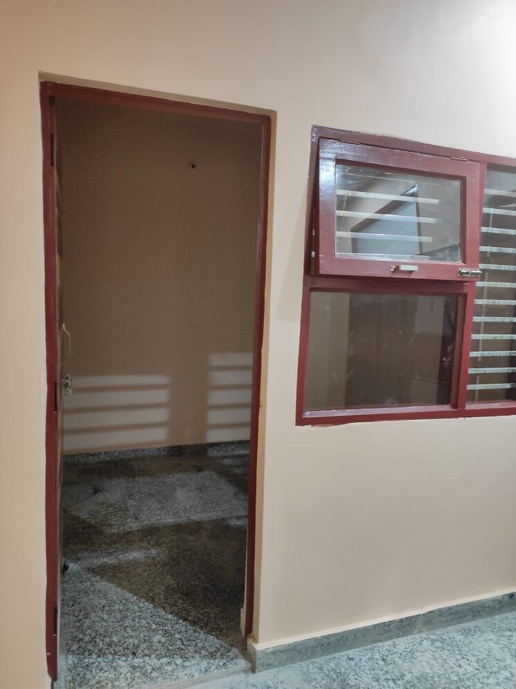 Room, rwa-apartments-sector-70 2 Bedroom 1050 Sq.Ft. Builder Floor In Sector 70 Noida 8996873