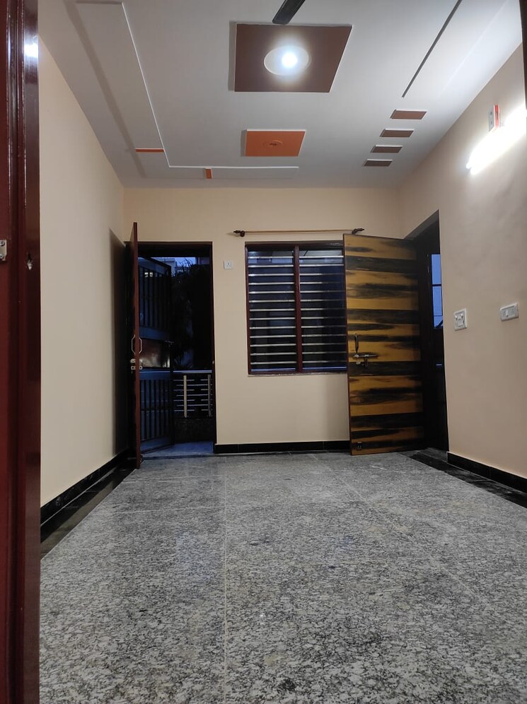  Parking, rwa-apartments-sector-70 2 Bedroom 1050 Sq.Ft. Builder Floor In Sector 70 Noida 8996873