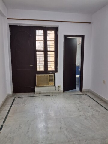 Room in 3 BHK Builder Floor at Today Blossoms II, Sector 51 – for Rent