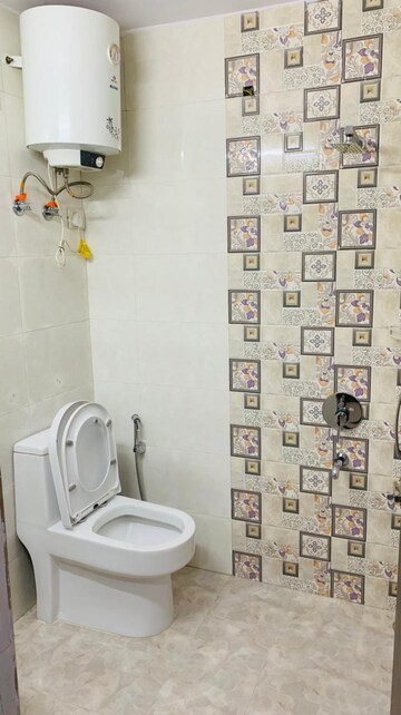 Bathroom in 1 BHK Builder Floor at South Delhi – for Rent