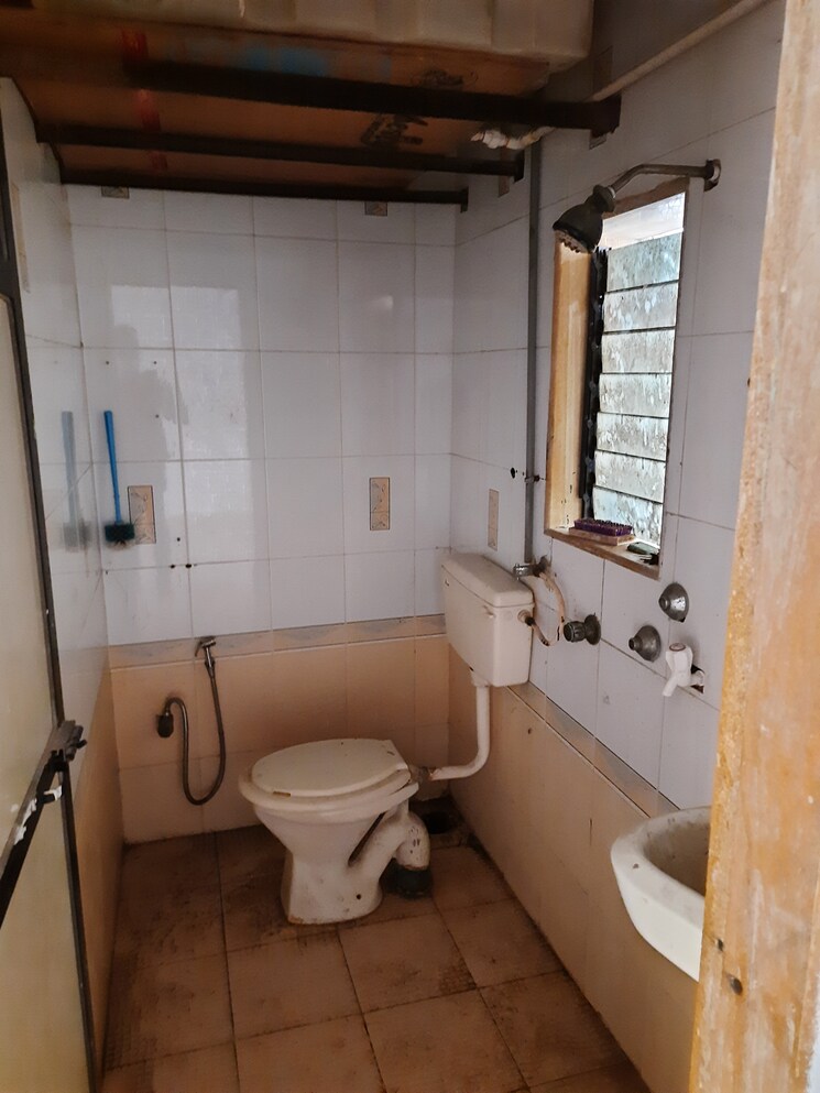 Attached Bathroom, kumbharkhan pada 2 Bedroom 950 Sq.Ft. Apartment In Kumbharkhan Pada Thane 8996875