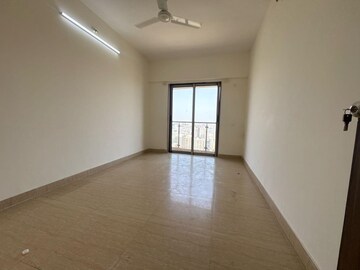 Room in 3 BHK Apartment at HDIL Metropolis Residences, Andheri West – for Rent
