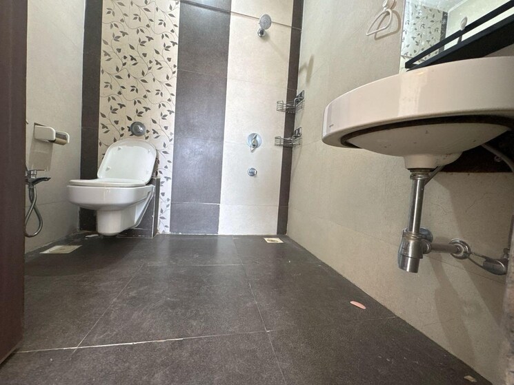 Bathroom, hdil-metropolis-residences 3 Bedroom 1175 Sq.Ft. Apartment In Andheri West Mumbai 8996890