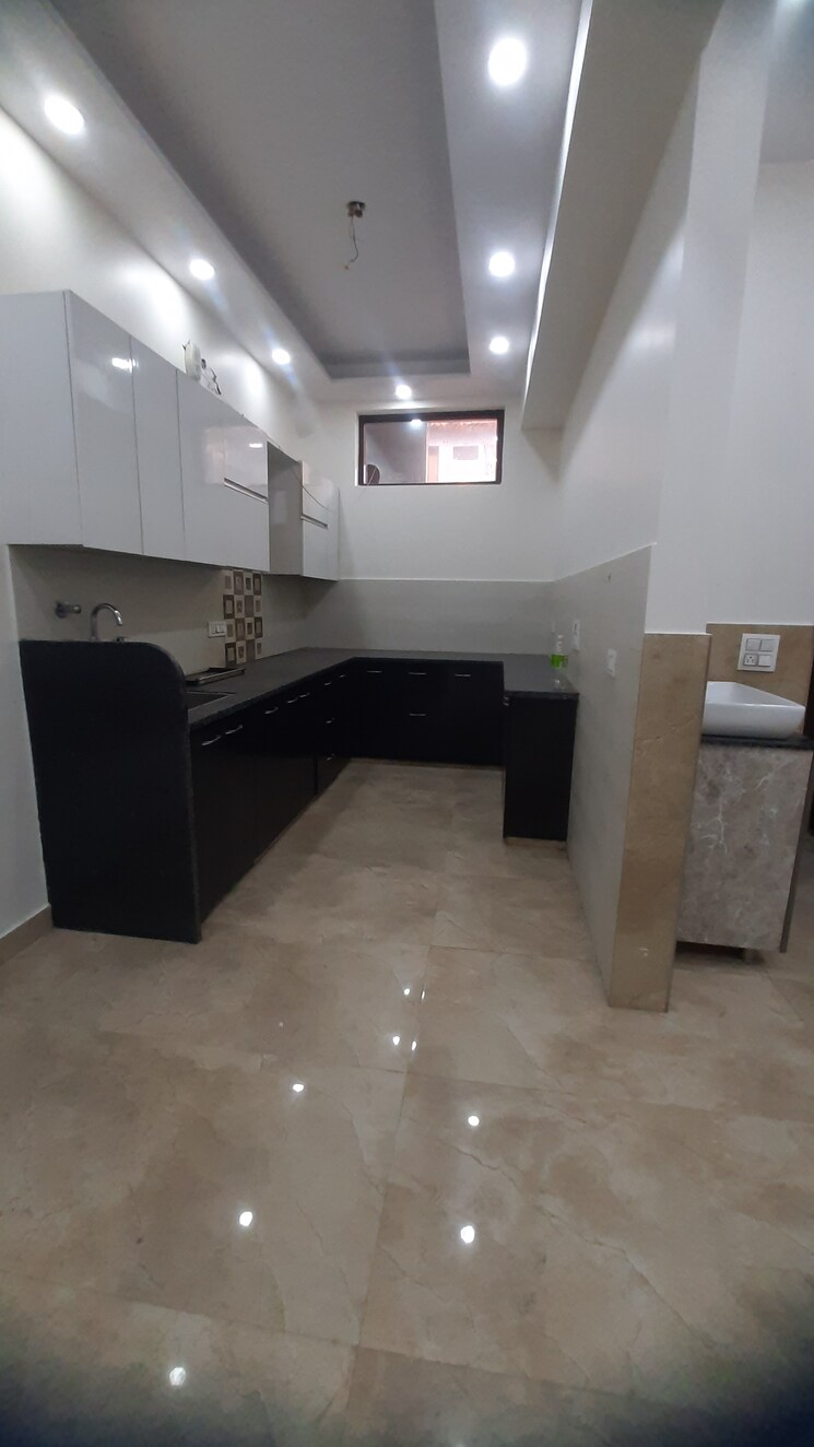 Kitchen, hari nagar 3 Bedroom 110 Sq.Yd. Builder Floor In Hari Nagar Delhi 8996916