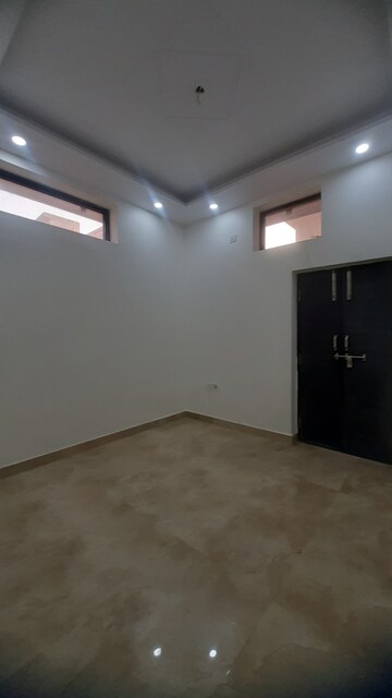 Furnished Amenities in 3 BHK Builder Floor at Hari Nagar – for Rent