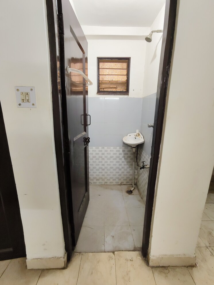Bathroom, dwarka 1.5 Bedroom 350 Sq.Ft. Apartment In Dwarka Delhi 8996912
