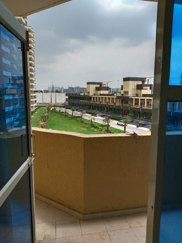 Swimming Pool in 2 BHK Apartment at Ansal Height 86, Sector 86 – for Rent