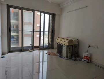 Room in 3 BHK Apartment at Adani Western Heights Sky Apartments, Andheri West – for Rent