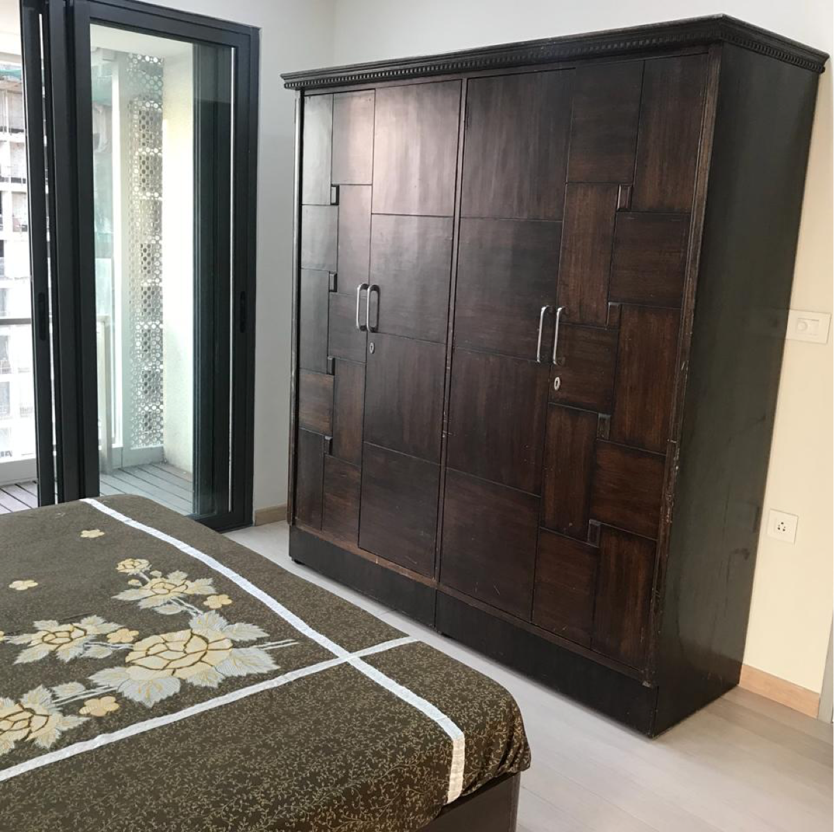 2.5 BHK + Extra Room Apartment For Rent in New Cuffe Parade