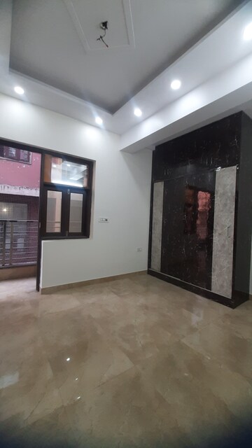 Furnished Amenities in 3 BHK Builder Floor at Hari Nagar – for Rent