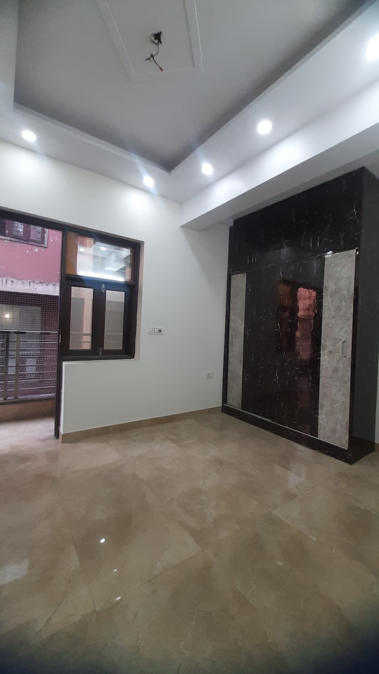undefined, hari nagar 3 Bedroom 110 Sq.Yd. Builder Floor In Hari Nagar Delhi 8996954