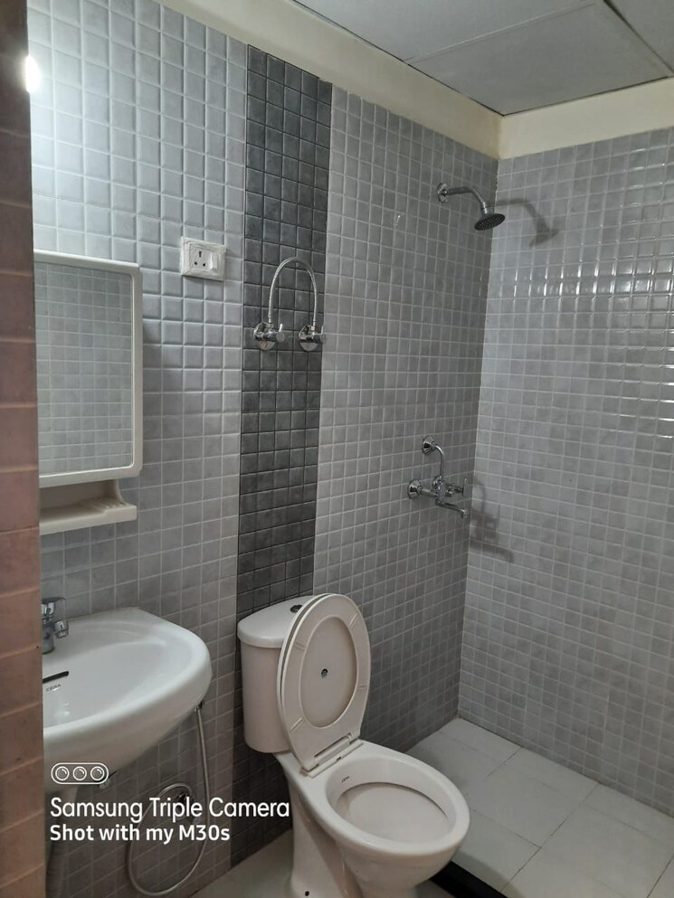 Bathroom, ansal-housing-tanushree 1 Bedroom 712 Sq.Ft. Apartment In Shastri Nagar Ghaziabad 8996990